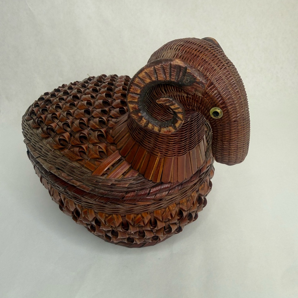 Handcrafted Chinese Shanghai Handicrafts ram-form woven Wicker Rattan basket